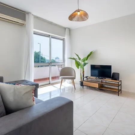 アパート Comfy 3 Bdr Flat With Pool & Balcony By Lovelystay ポルティマン