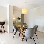 Comfy 3 Bdr Flat With Pool & Balcony By Lovelystay דירה *