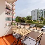 דירה Comfy 3 Bdr Flat With Pool & Balcony By Lovelystay *