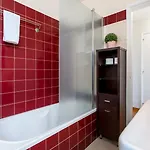 Comfy 3 Bdr Flat With Pool & Balcony By Lovelystay דירה פורטימאו