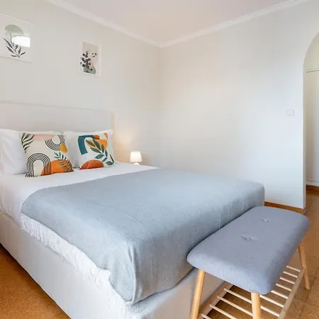 Comfy 3 Bdr Flat With Pool & Balcony By Lovelystay *