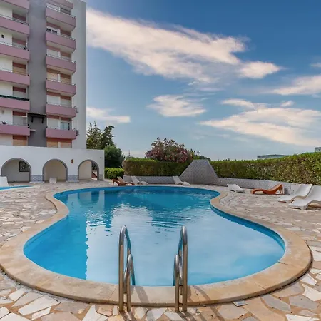 Appartement Comfy 3 Bdr Flat With Pool & Balcony By Lovelystay