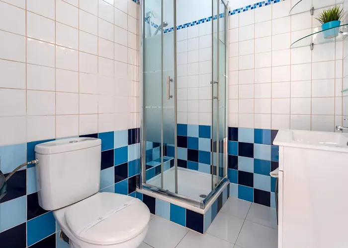 Comfy 3 Bdr Flat With Pool & Balcony By Lovelystay Appartamento