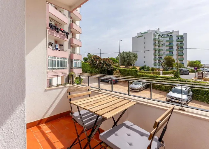Appartamento Comfy 3 Bdr Flat With Pool & Balcony By Lovelystay *