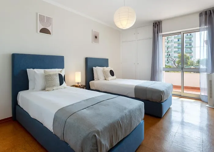 Comfy 3 Bdr Flat With Pool & Balcony By Lovelystay