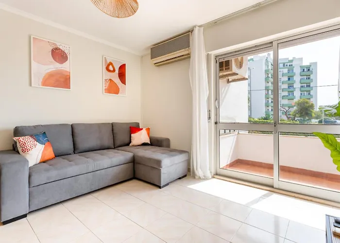 Appartamento Comfy 3 Bdr Flat With Pool & Balcony By Lovelystay