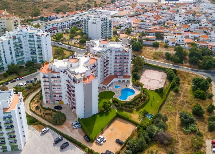 Comfy 3 Bdr Flat With Pool & Balcony By Lovelystay * Portimão