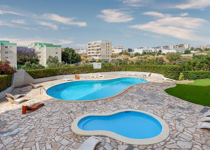 Appartamento Comfy 3 Bdr Flat With Pool & Balcony By Lovelystay *