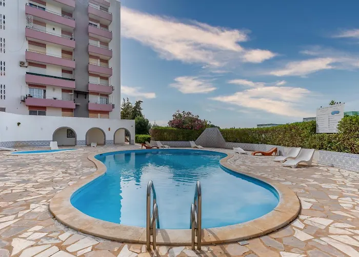 Appartamento Comfy 3 Bdr Flat With Pool & Balcony By Lovelystay