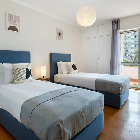 Comfy 3 Bdr Flat With Pool & Balcony By Lovelystay