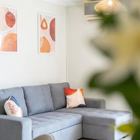 Apartamento Comfy 3 Bdr Flat With Pool & Balcony By Lovelystay