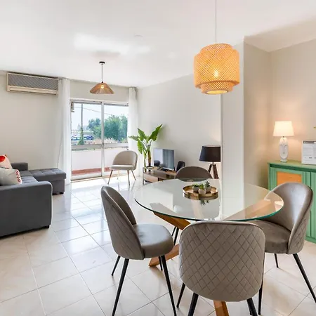 Apartamento Comfy 3 Bdr Flat With Pool & Balcony By Lovelystay Portimão