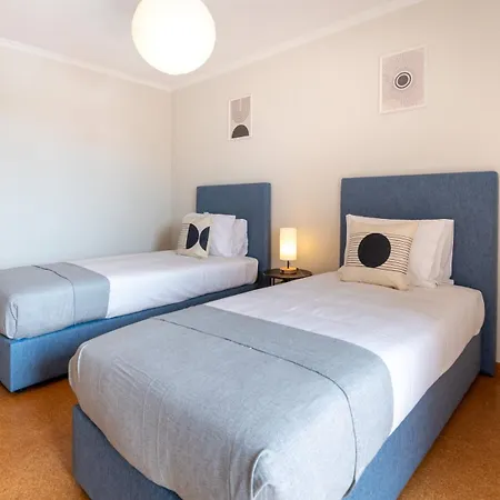 Comfy 3 Bdr Flat With Pool & Balcony By Lovelystay Portimão