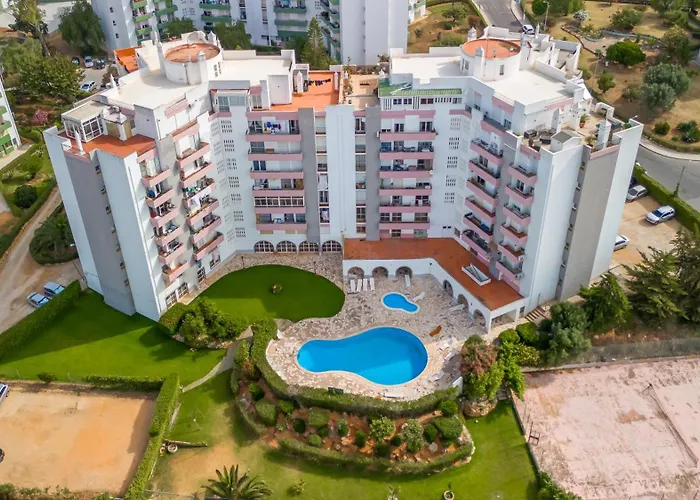 Comfy 3 Bdr Flat With Pool & Balcony By Lovelystay * Portimão