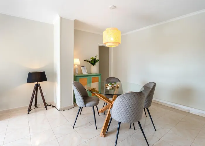 Comfy 3 Bdr Flat With Pool & Balcony By Lovelystay Apartamento *