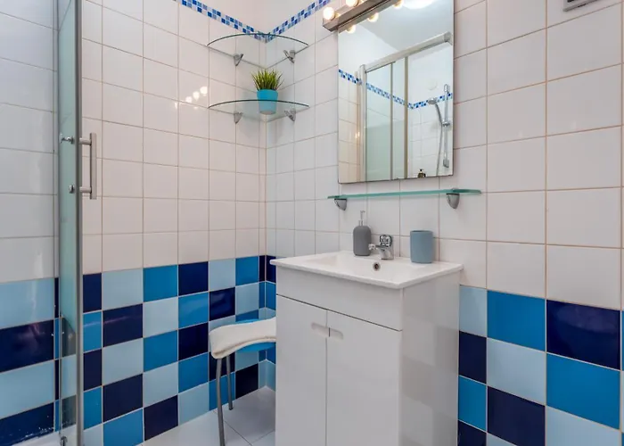 Apartamento Comfy 3 Bdr Flat With Pool & Balcony By Lovelystay *