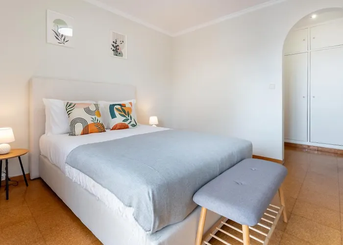 Comfy 3 Bdr Flat With Pool & Balcony By Lovelystay *