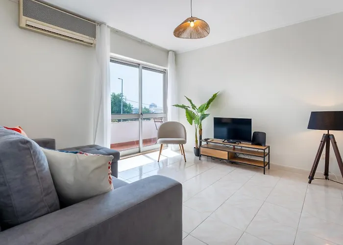 Apartamento Comfy 3 Bdr Flat With Pool & Balcony By Lovelystay Portimão