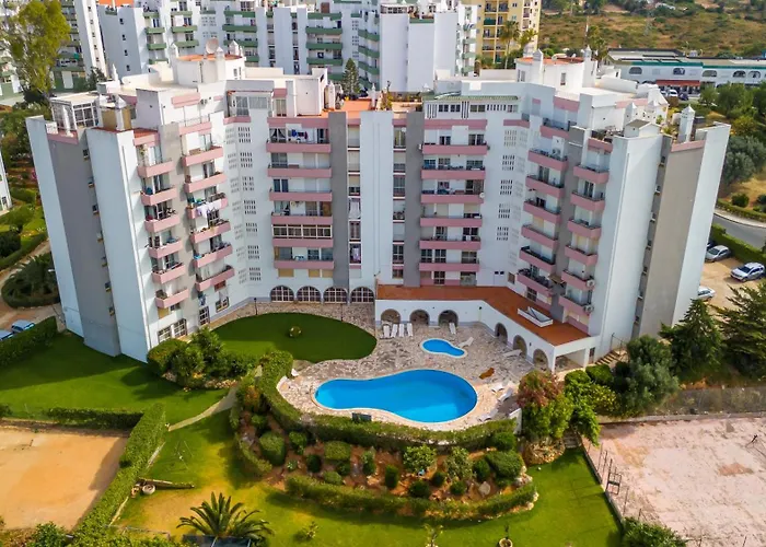 Apartamento Comfy 3 Bdr Flat With Pool & Balcony By Lovelystay Portimão