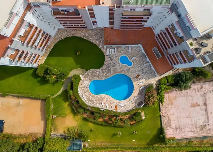 Comfy 3 Bdr Flat With Pool & Balcony By Lovelystay * Portimão